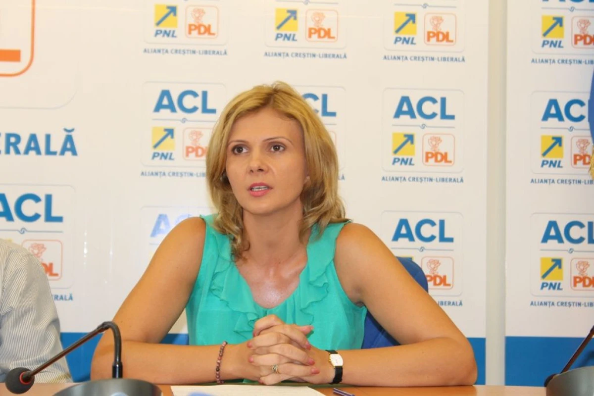 CLAUDIA BOGHICEVICI SI-A PREZENTAT PROIECTUL CARE VIZEAZA REDUCEREA NUMARULUI DE SOMERI
