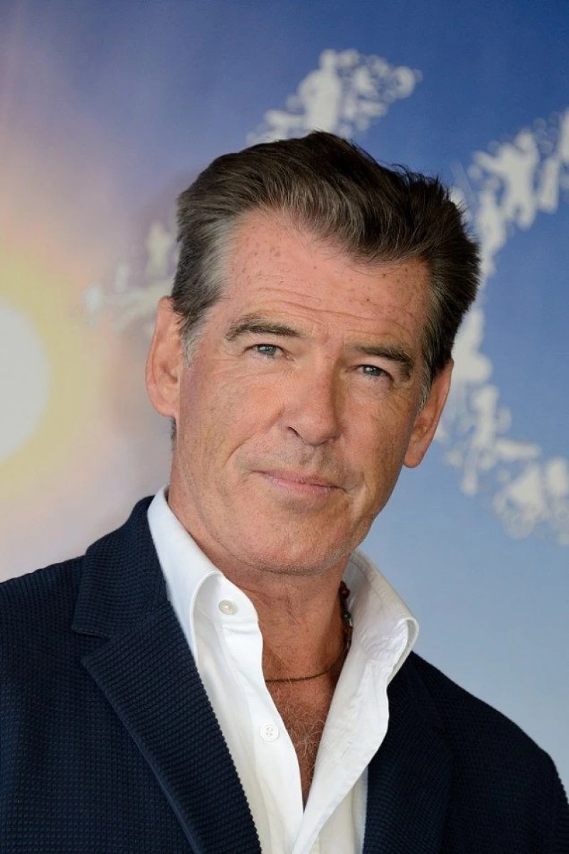 CLIPE DE COSMAR PENTRU PIERCE BROSNAN! CASA LUI A LUAT FOC