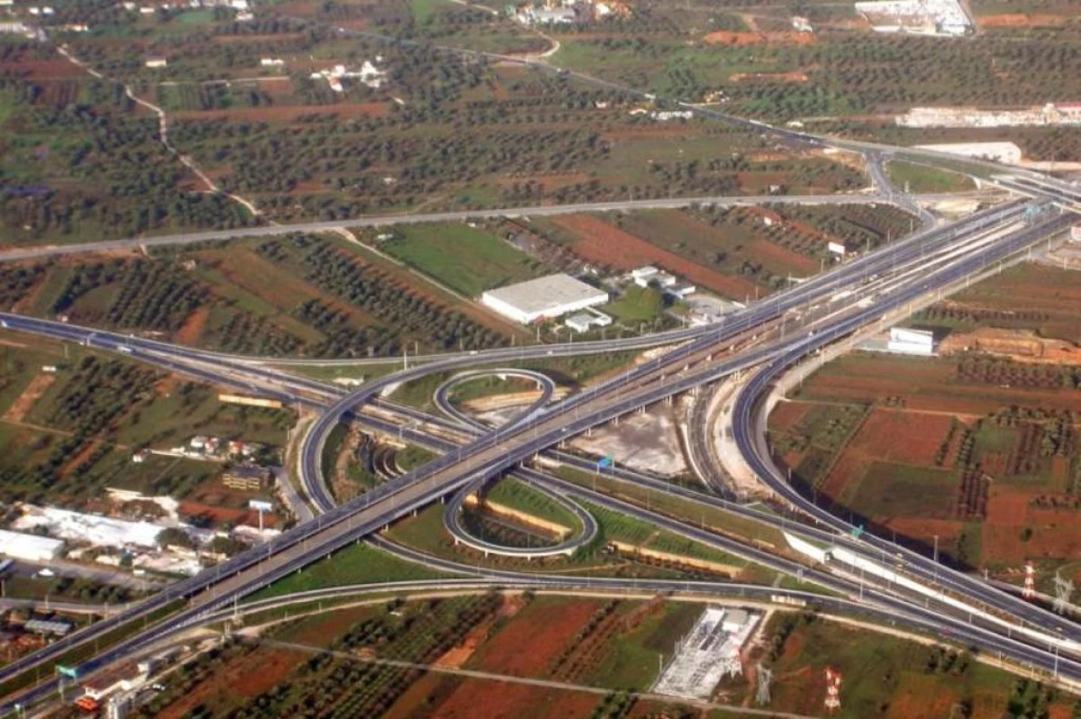 CNADNR: MAI MULTE AUTOSTRAZI DIN ROMANIA, AMANATE