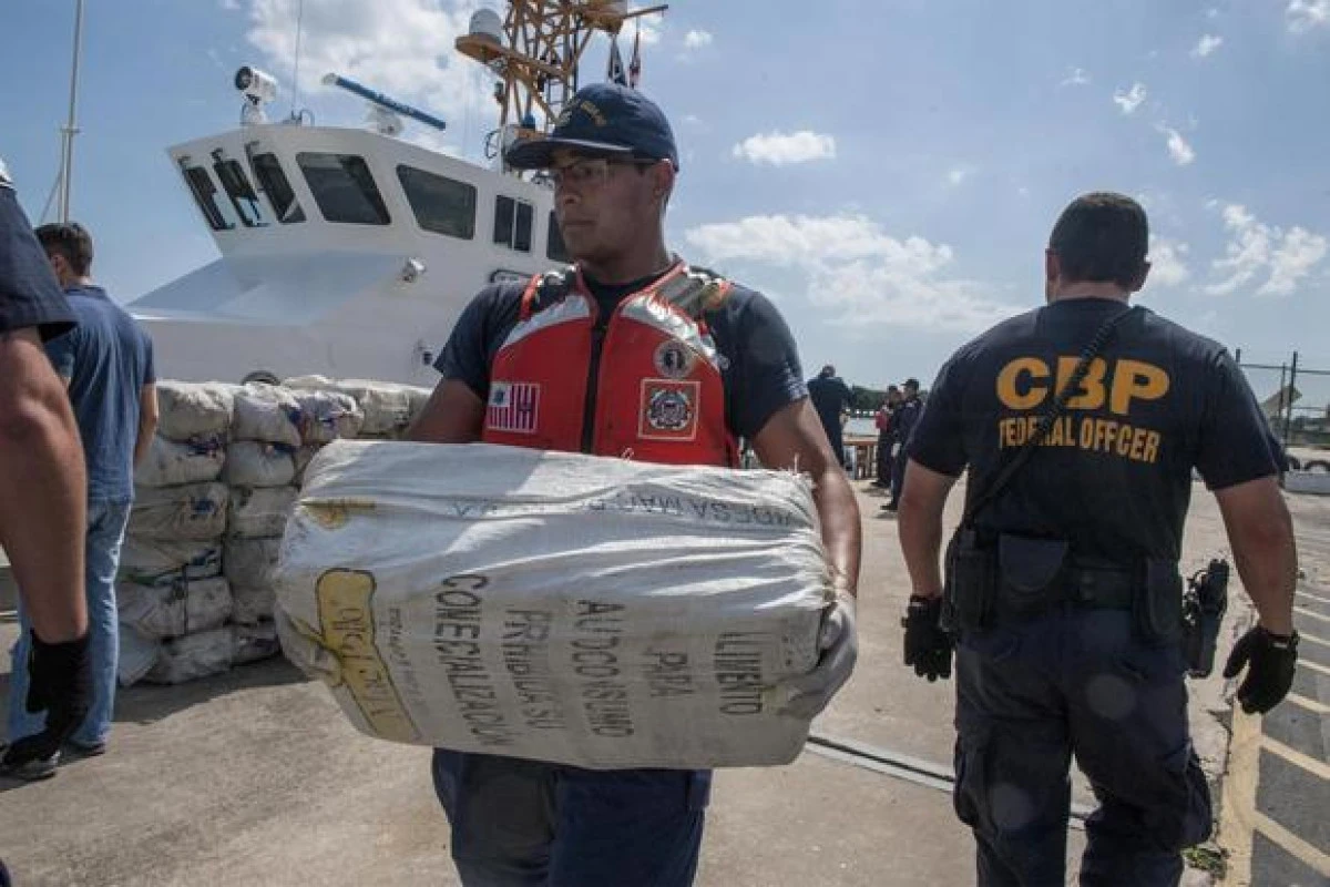 Cocaină de peste 186 de milioane de dolari, confiscată de Paza de coastă americană