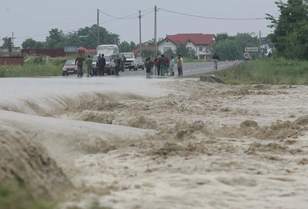 COD ROSU DE INUNDATII IN JUDETELE CARAS-SEVERIN SI TIMIS