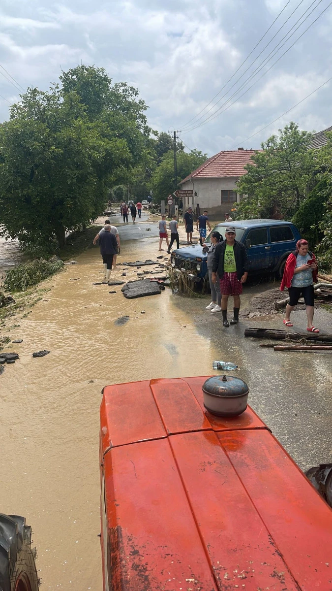 Colectă și donații pentru persoanele afectate de inundațiile din județul Arad