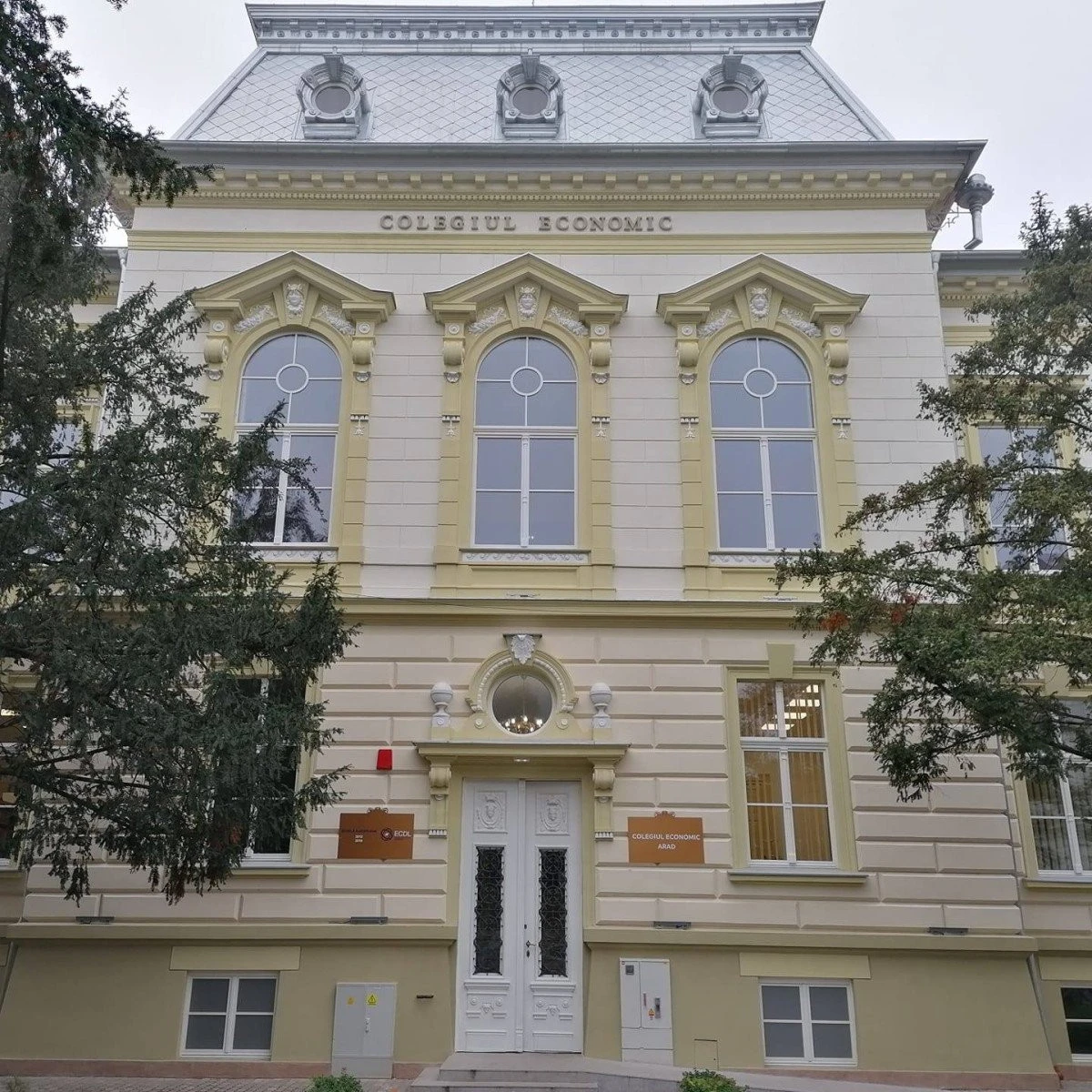 Colegiul Economic Arad a găzduit faza județeană a Concursului național pe teme de protecția consumatorilor