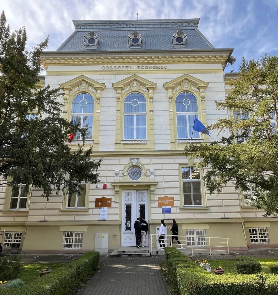Colegiul Economic Arad, selectat de Ministerul Educației pentru testarea noilor planuri-cadru de liceu