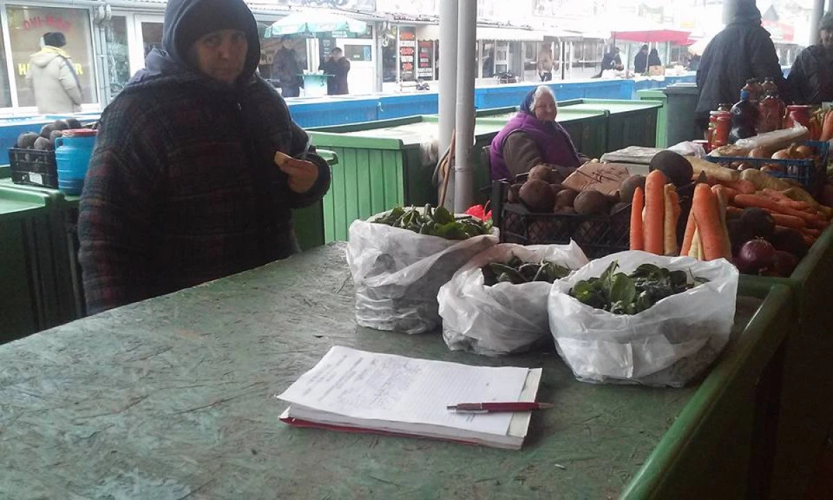 Comercianţii din Piaţa Catedralei sunt terorizaţi! „Falcă e răzbunător”