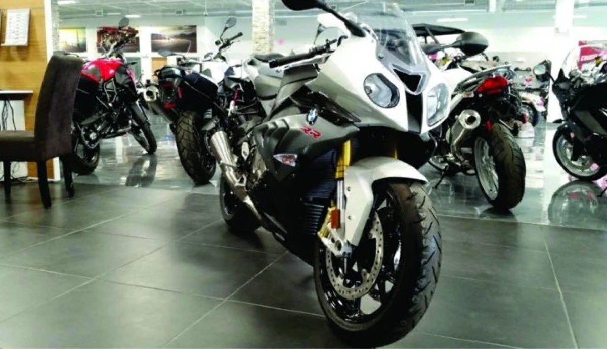 Comerţul cu autovehicule şi motociclete a crescut cu 7,3% în primele opt luni ale anului