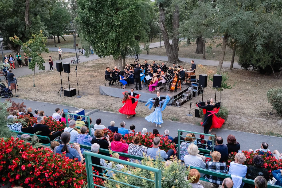 Concerte în Parcul Eminescu și la Palatul Cultural, în programul Filarmonicii Arad