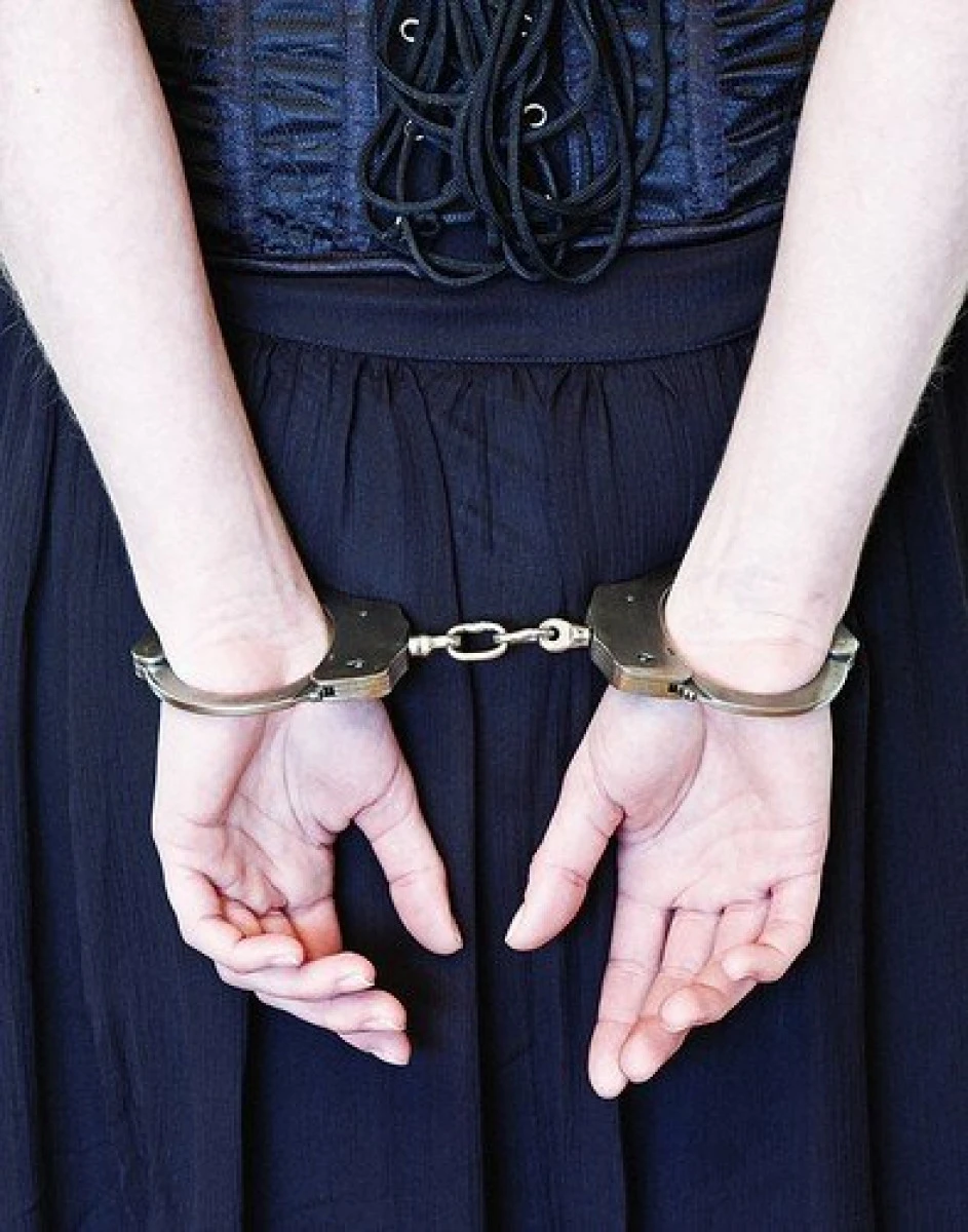 Condamnată de o instanță bihoreană, încarcerată de polițiștii arădeni