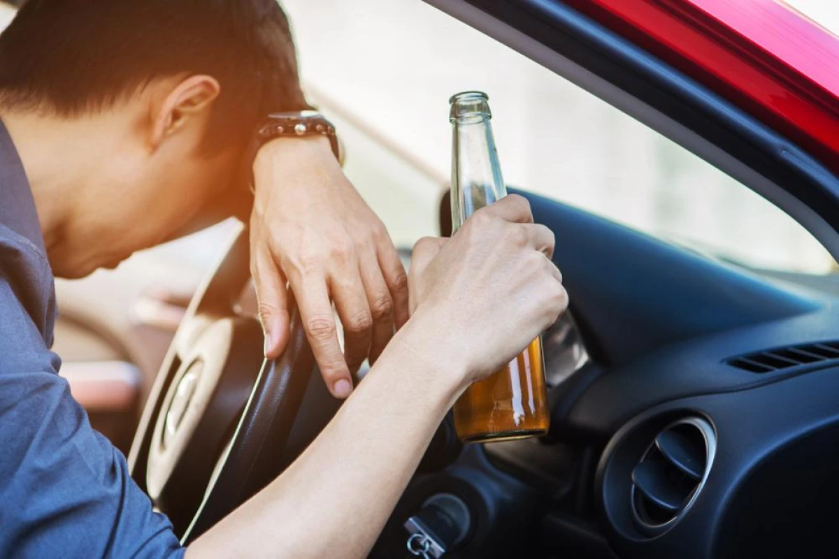 Conducea un autoturism pe Calea Victoriei, având o îmbibație alcoolică de 1,65%