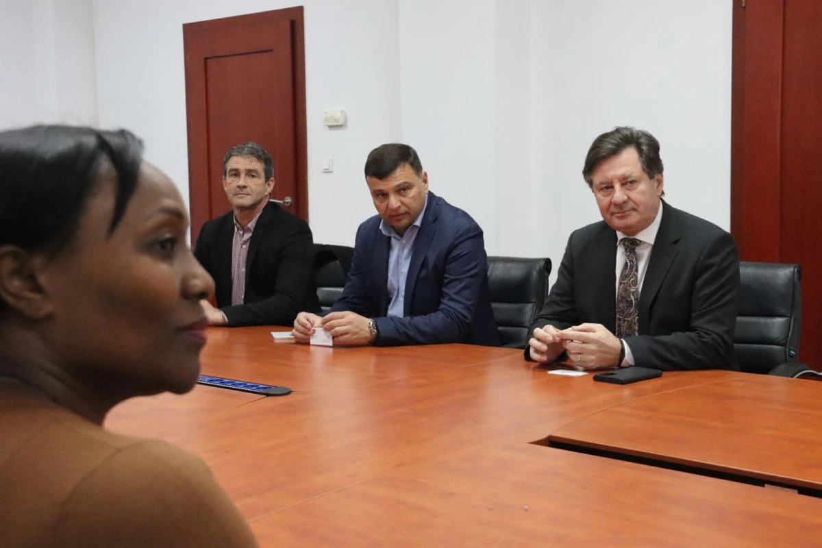 Conducerea CJA s-a întâlnit cu investitorii celui mai mare parc fotovoltaic din Europa, care va fi realizat la Grăniceri