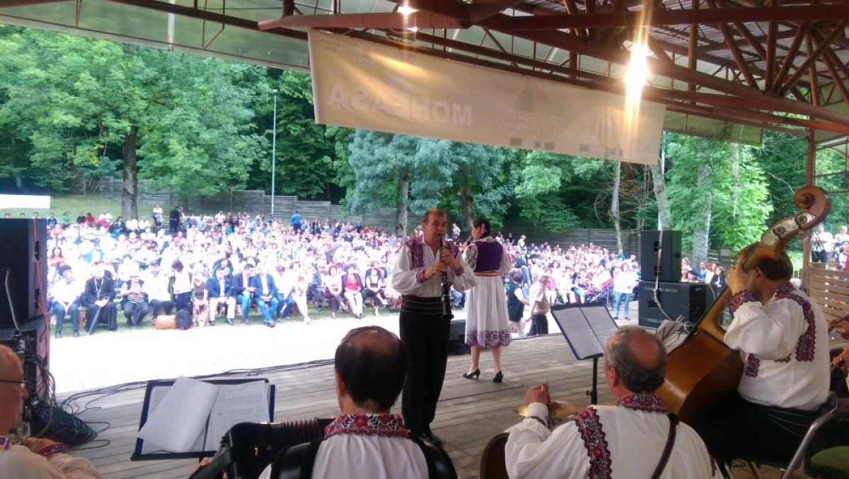 Conducerea CJA s-a răzgândit: Festivalul Cântecului Popular din Ţara Zărandului rămâne la Moneasa