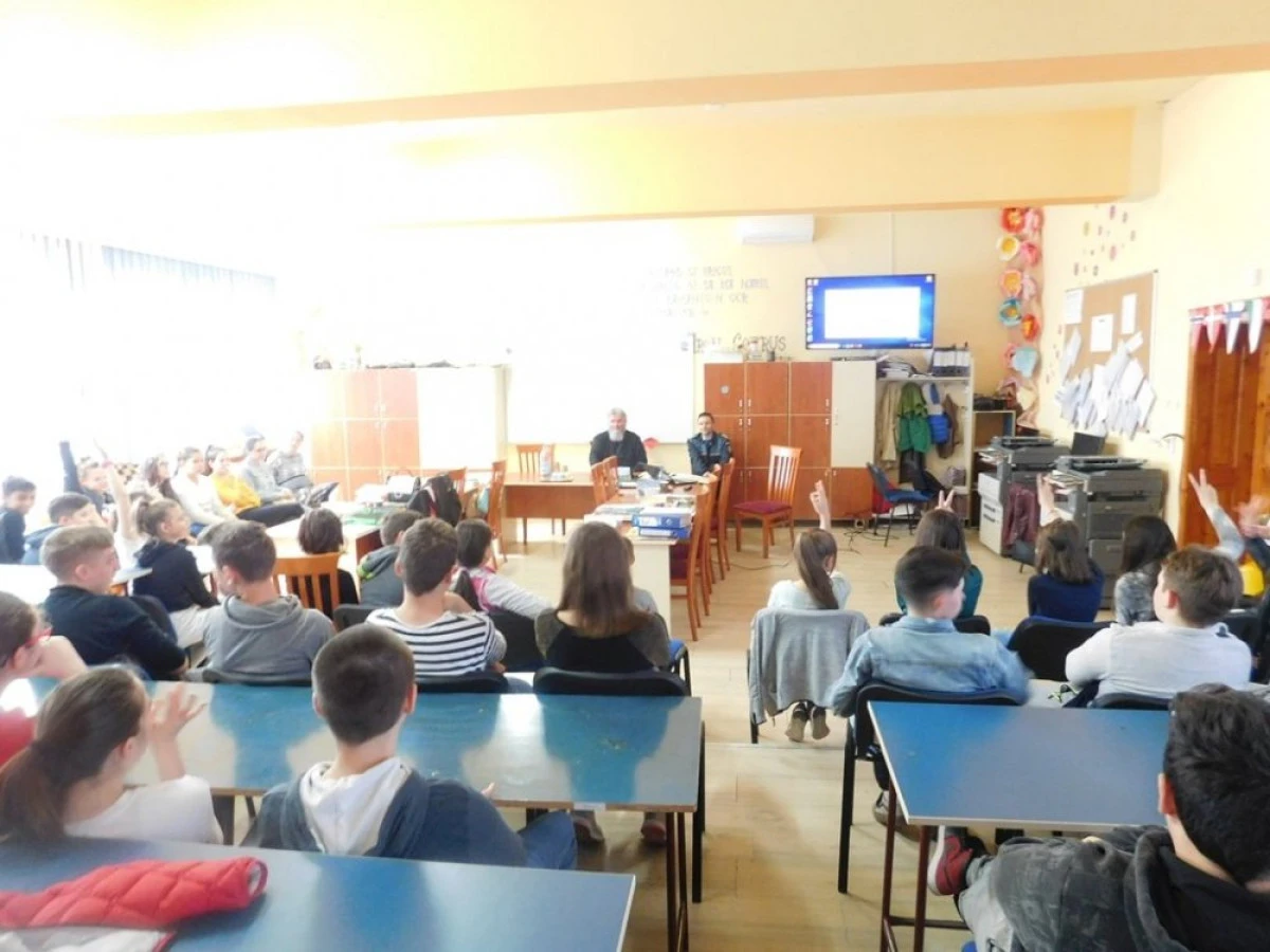 Conferințe despre siguranța online, organizate la Școala Gimnazială „Aron Cotruș” din Arad