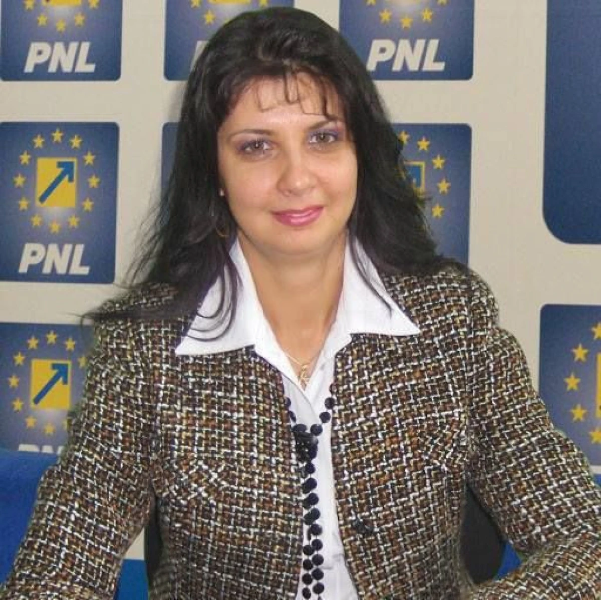 CONSILIER CISMAȘIU (PNL): ”ALOCĂM BURSE PENTRU 6.443 DE ELEVI ARĂDENI”