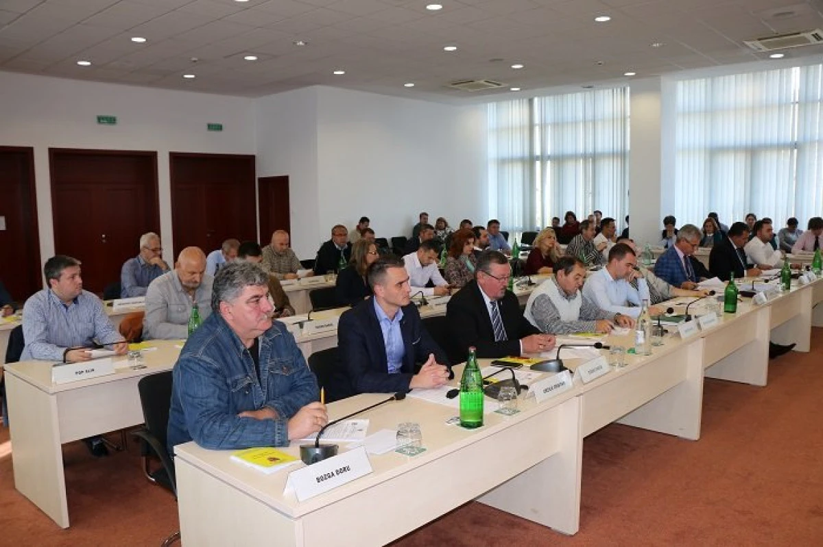 Consiliul Judeţean asigură burse sociale (medicale) pentru 54 elevi