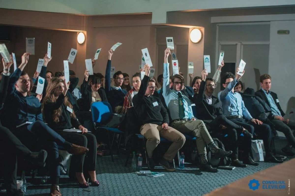 Consiliul Naţional al Elevilor cere viitorului guvern să trateze Educaţia ca prioritate zero