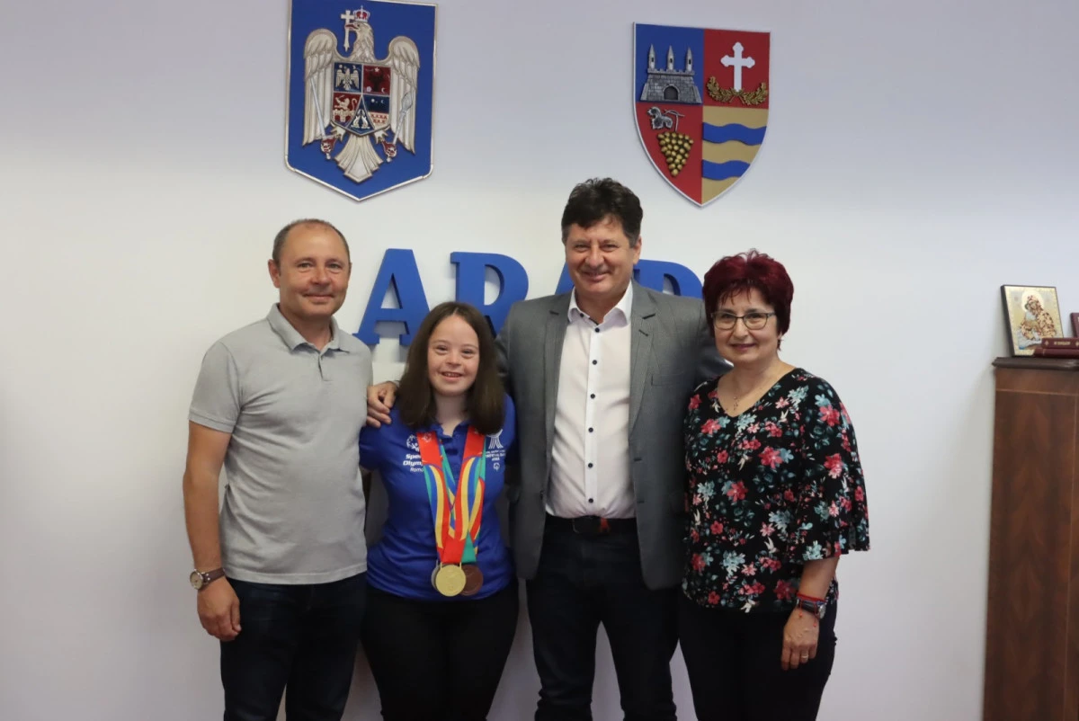 Consiliului Județean Arad a acordat distincția ,,Bene Merenti” tinerei Mara Oprea