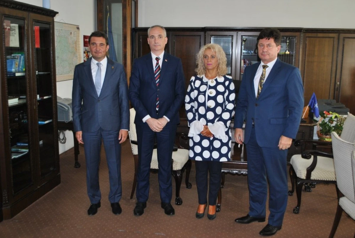 Consulul General al Republicii Serbia la Timișoara, în vizită la Instituția Prefectului Arad