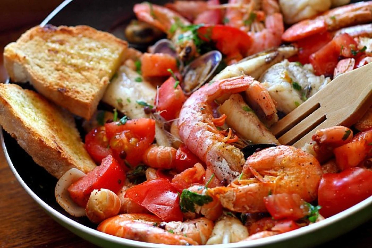 Consumul uzual de fructe de mare te poate intoxica cu plastic