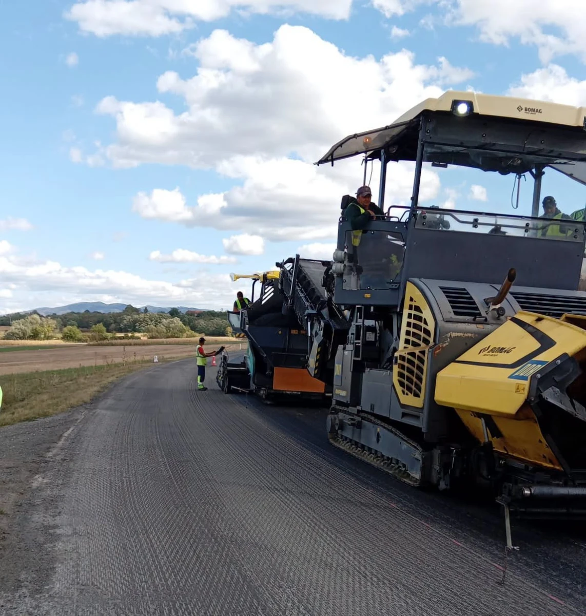 Continuă asfaltarea pe DN 79A, între Bonțești și Joia Mare