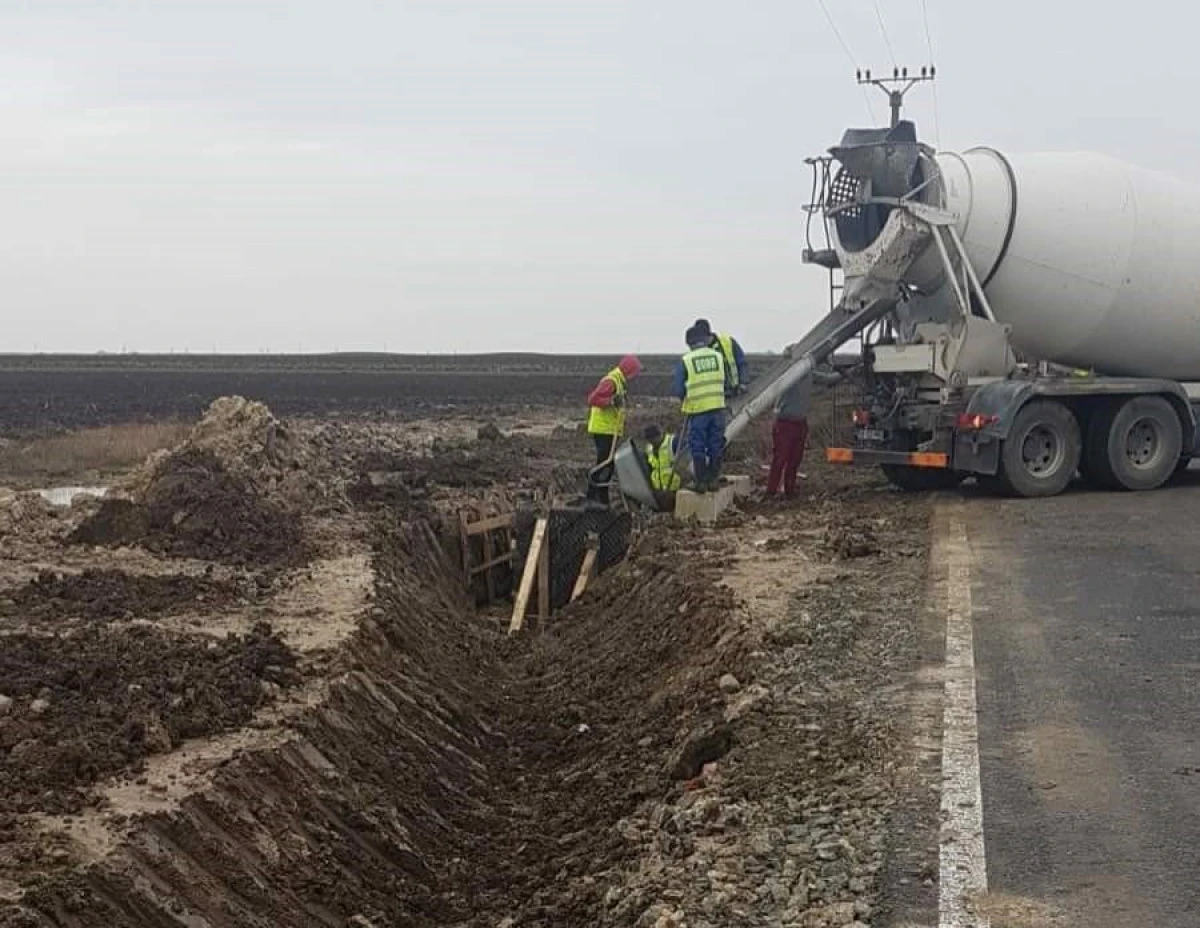 Continuă lucrările la drumurile judeţene