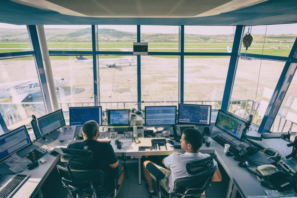 Controlorii de trafic de la Arad vor dirija avioanele care vin şi pleacă de pe Aeroportul... Braşov