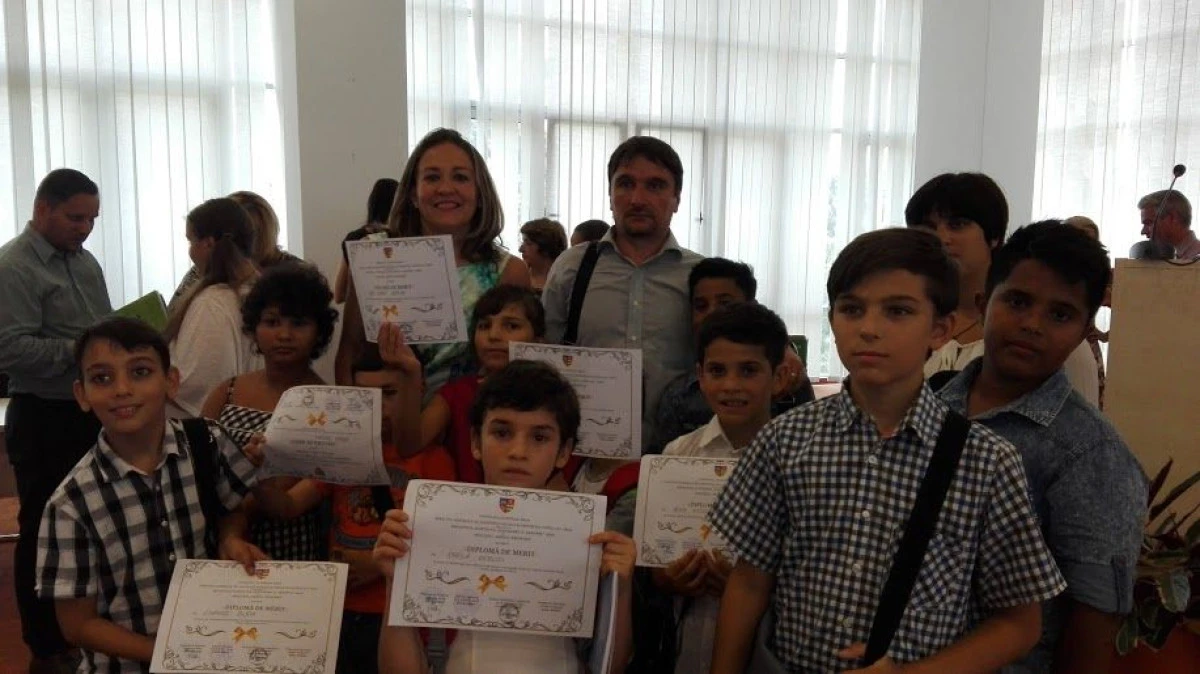 COPIII DIN SISTEMUL PUBLIC DE PROTECȚIE AU LANSAT O CARTE CU 45 DE POVESTIOARE