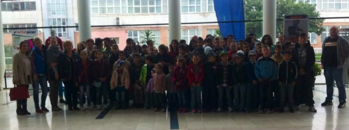 COPIII INSTITUTIONALIZATI DIN SANTANA SI ZABRANI S-AU RECREAT LA GALLERIA ARAD