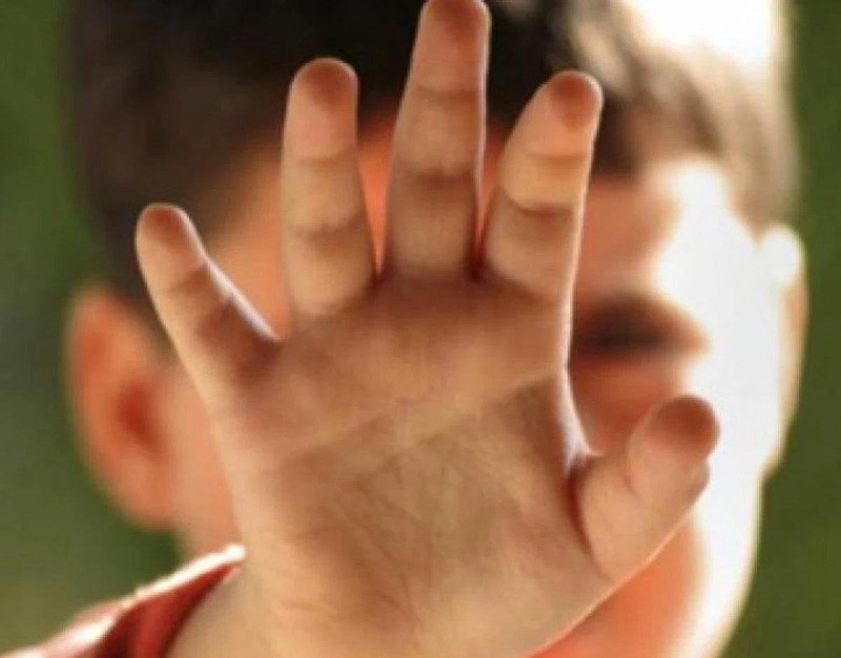 Copil de doar 6 ani, agresat sexual la Zădăreni. O femeie l-a surprins pe agresor și a alertat poliția