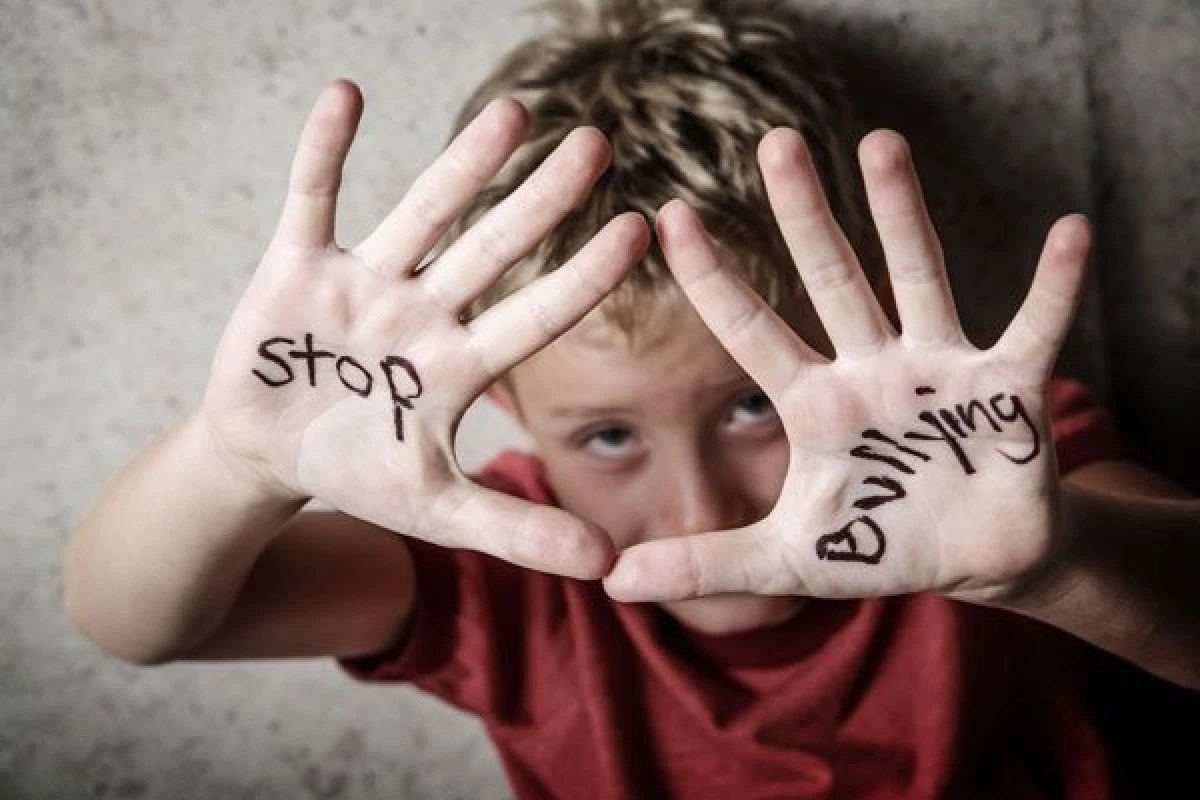 COPIL DIAGNOSTICAT CU ADHD, DISCRIMINAT ÎNTR-O ȘCOALĂ ARĂDEANĂ