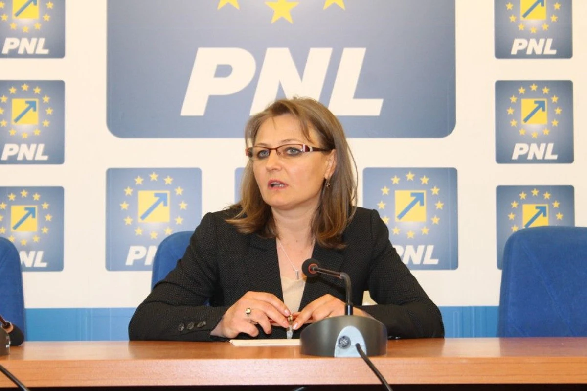CORINA CRISAN (PNL ARAD): "COPIII SI SUGARII, LA MANA MINISTERULUI  SANATATII IN PROBLEMA VACCINARII"