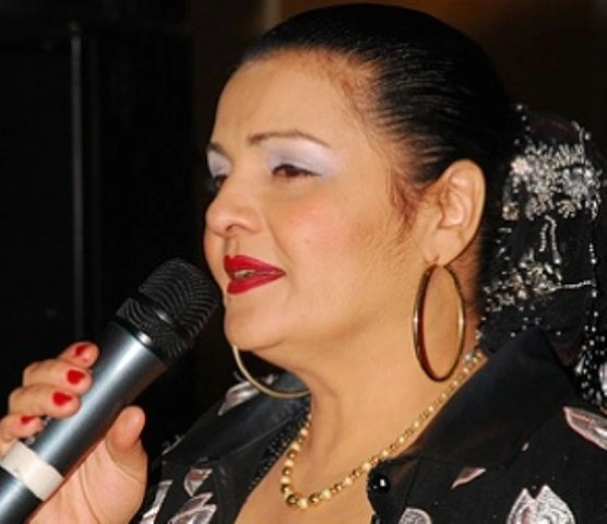 CORNELIA CATANGA S-A RAZGANDIT! NU MAI VREA SA RENUNTE LA SILICOANE, DINTR-UN MOTIV INCREDIBIL?