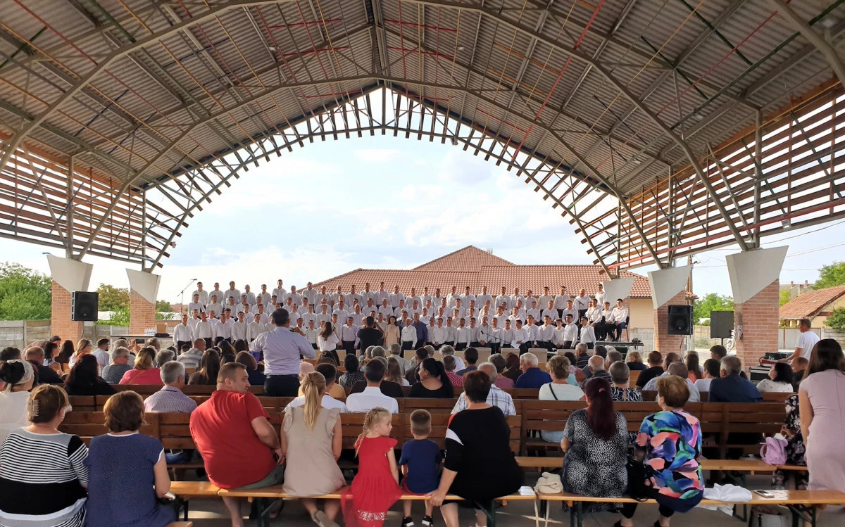 Corul Bucovina în concert la Micherechi (Mehkerek), Ungaria