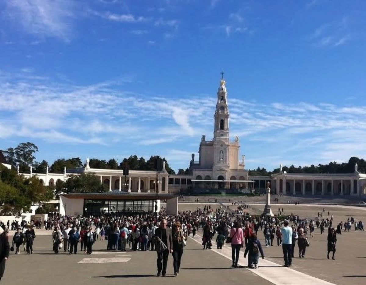 Credincioși din 30 de țări participă la procesiunile de la Fatima