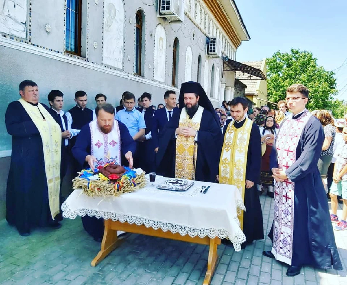 Credincioșii din Parohia Sânpetru-German și-au sărbătorit ocrotitorii spirituali