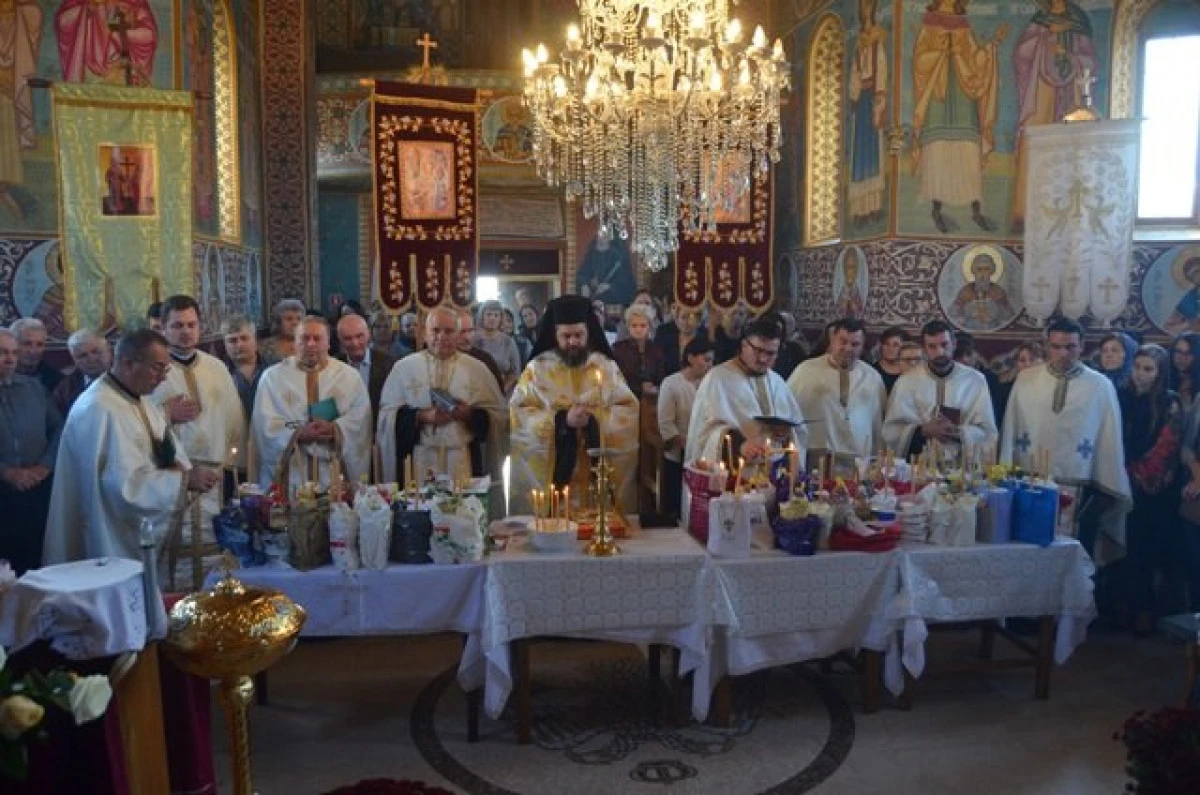 Credincioşii din Zăbrani şi-au sărbătorit ocrotitorul spiritual, pe Sf. M. Mc. Dimitrie