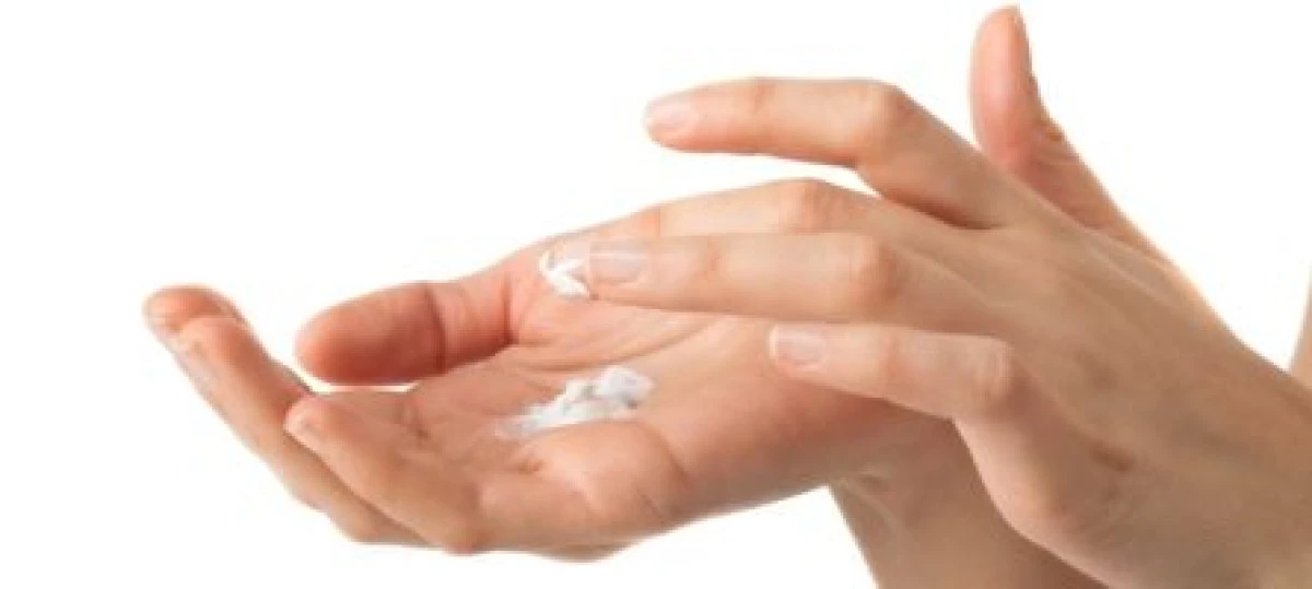 CREMA DE MAINI, PRODUSUL CARE NU TREBUIE SA-TI LIPSEASCA IN ANOTIMPUL RECE