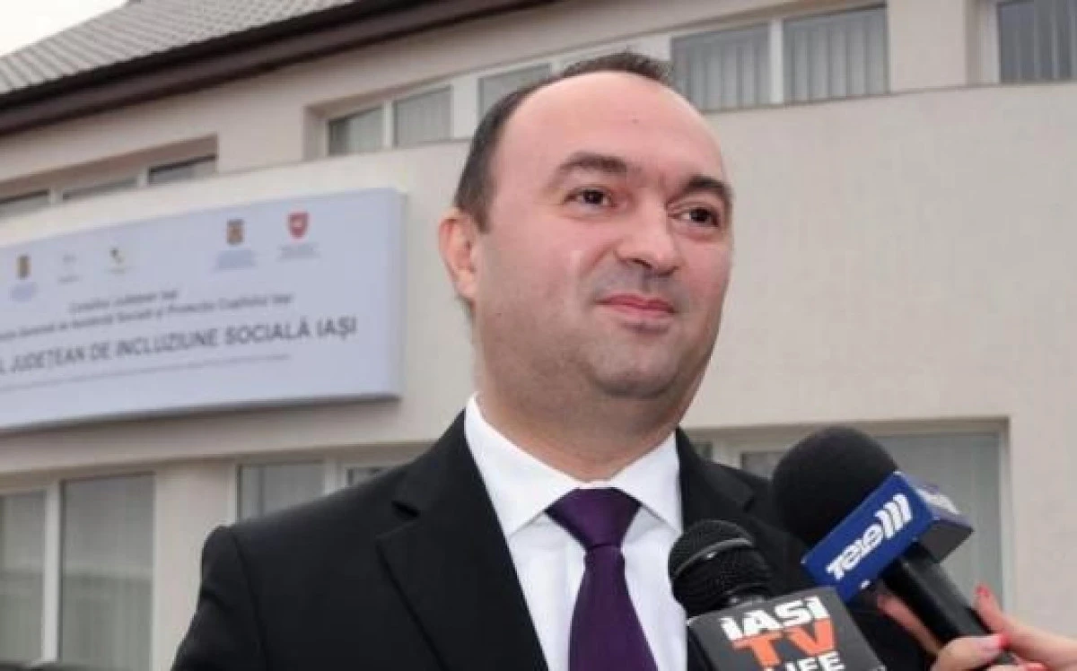 CRISTIAN ADOMNITEI SE SUSPENDA DIN TOATE FUNCTIILE POLITICE