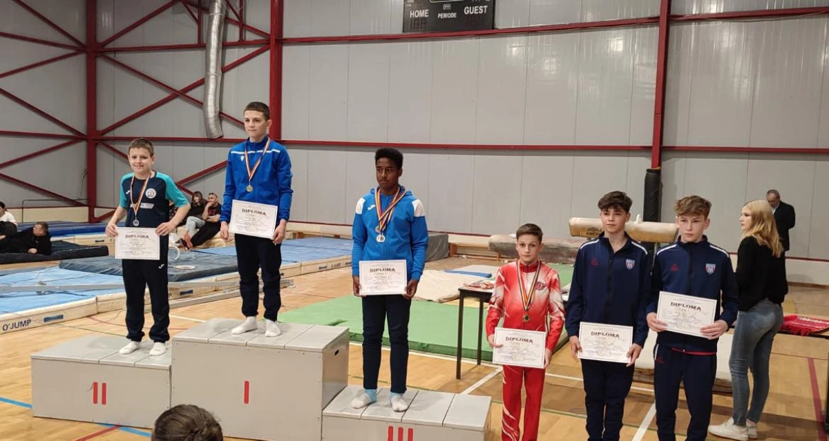 Cristian Pintea este dublu medaliat cu argint la Naționalele Școlare de gimnastică