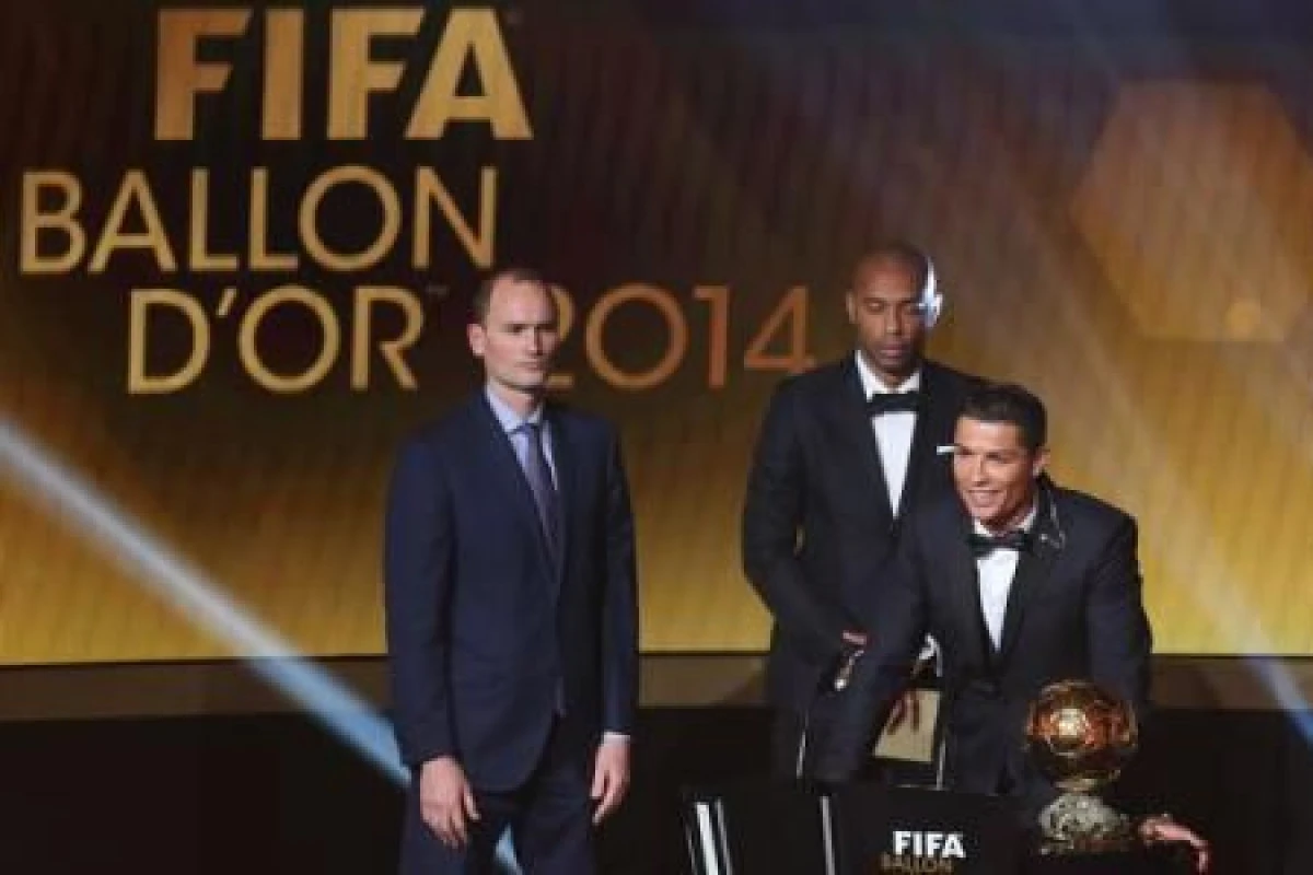 CRISTIANO RONALDO A CASTIGAT BALONUL DE AUR 2014
