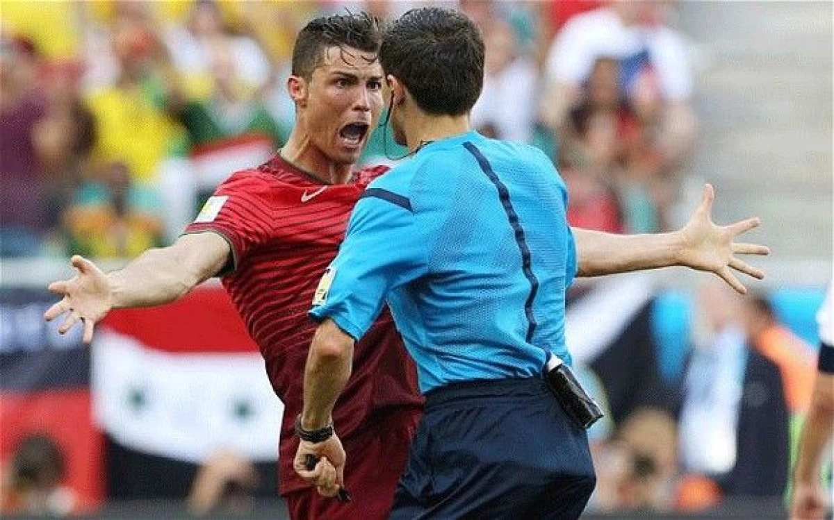 CRISTIANO RONALDO A REFUZAT SA VORBEASCA CU PRESA