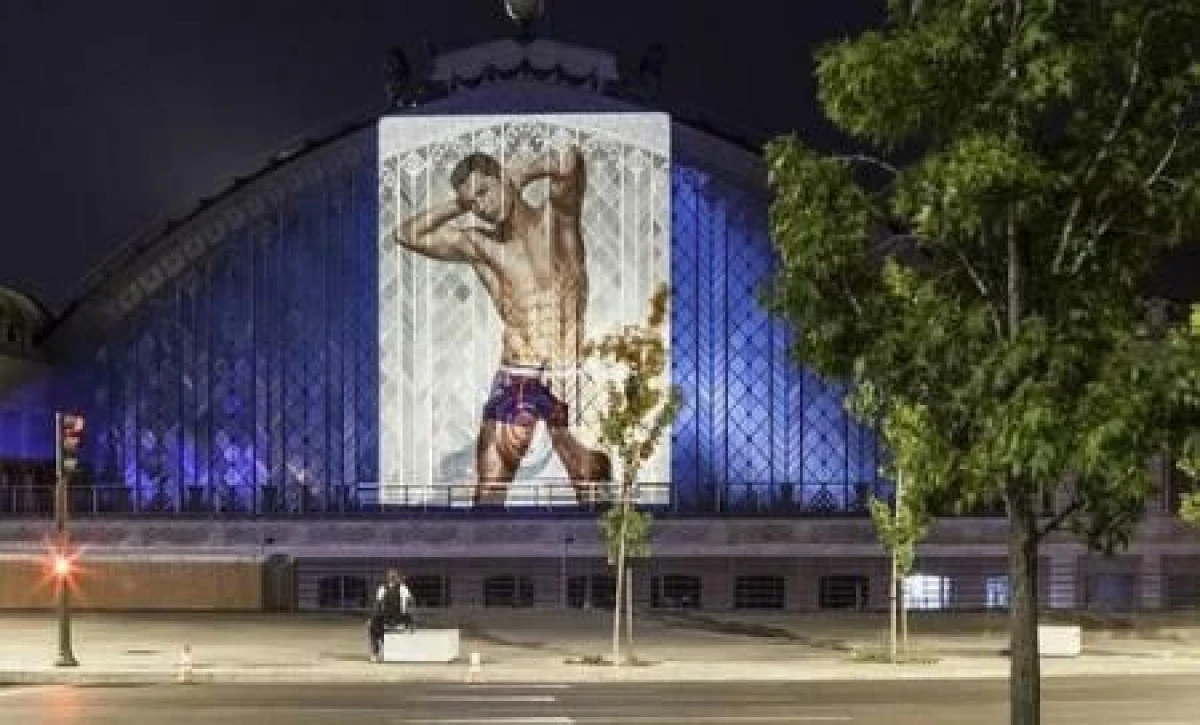 CRISTIANO RONALDO FACE INCONJURUL LUMII IN LENJERIE INTIMA