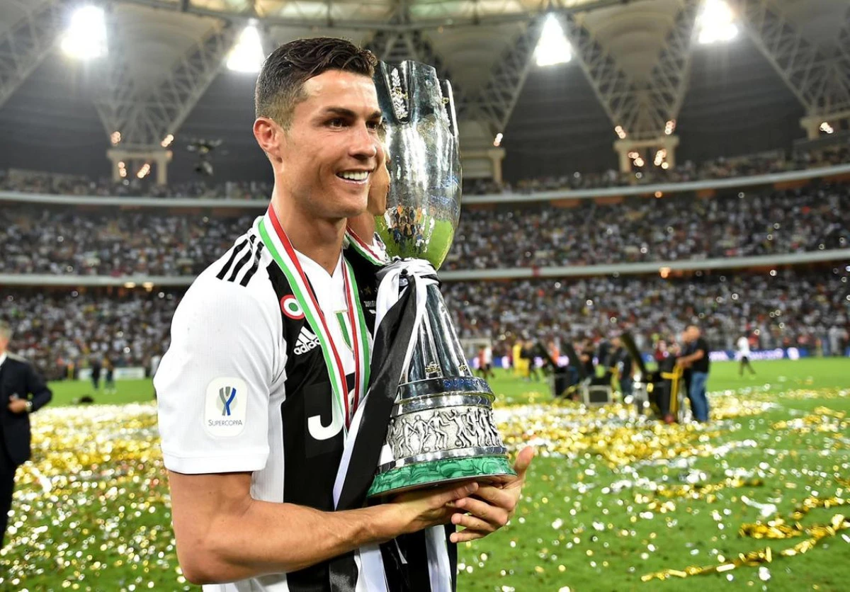 Cristiano Ronaldo, fotbalistul anului la Globe Soccer Awards