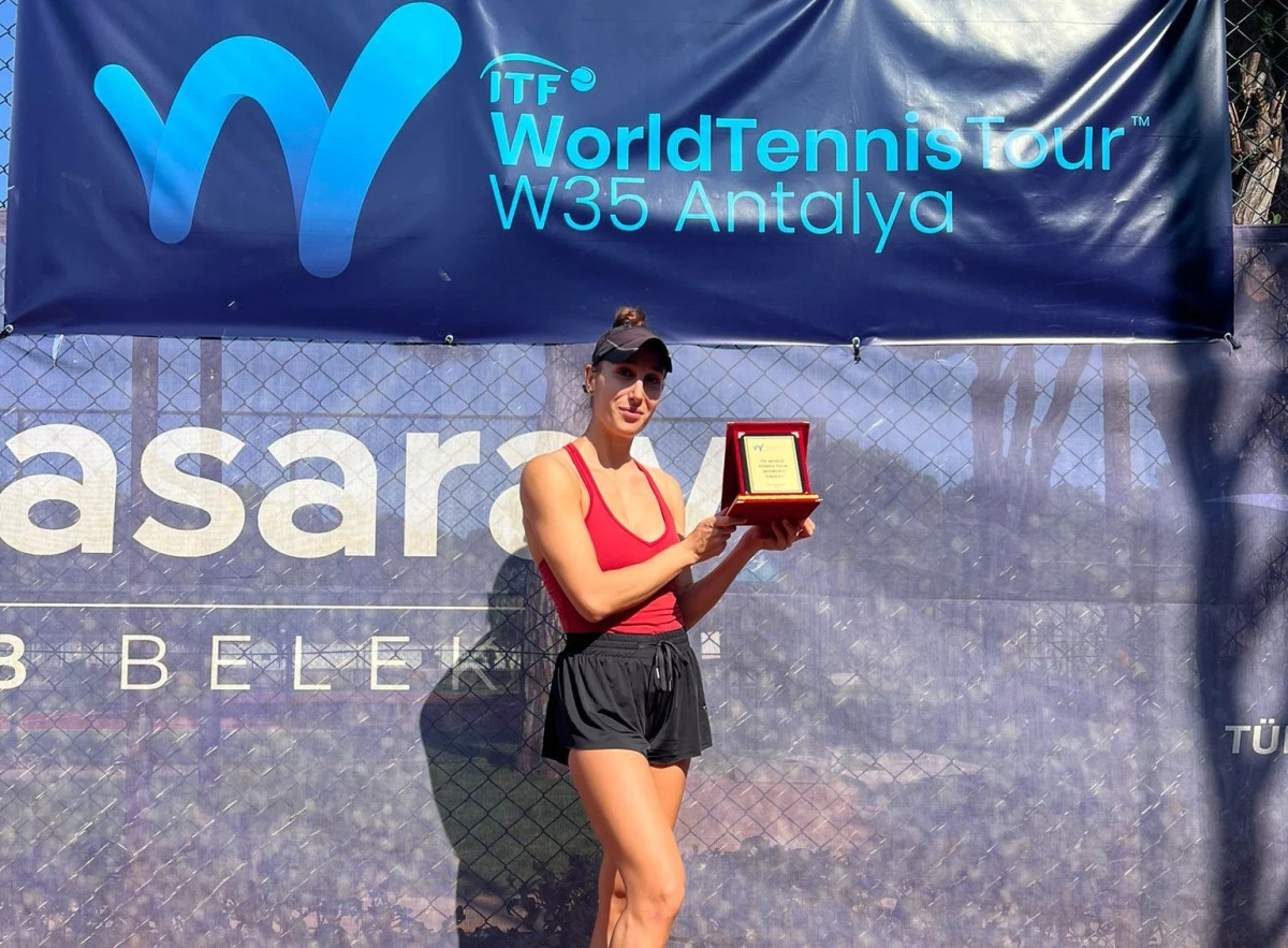 Cristina Dinu, tenismena de la Sportsin Arad, a cucerit trofeul la turneul ITF din Antalya