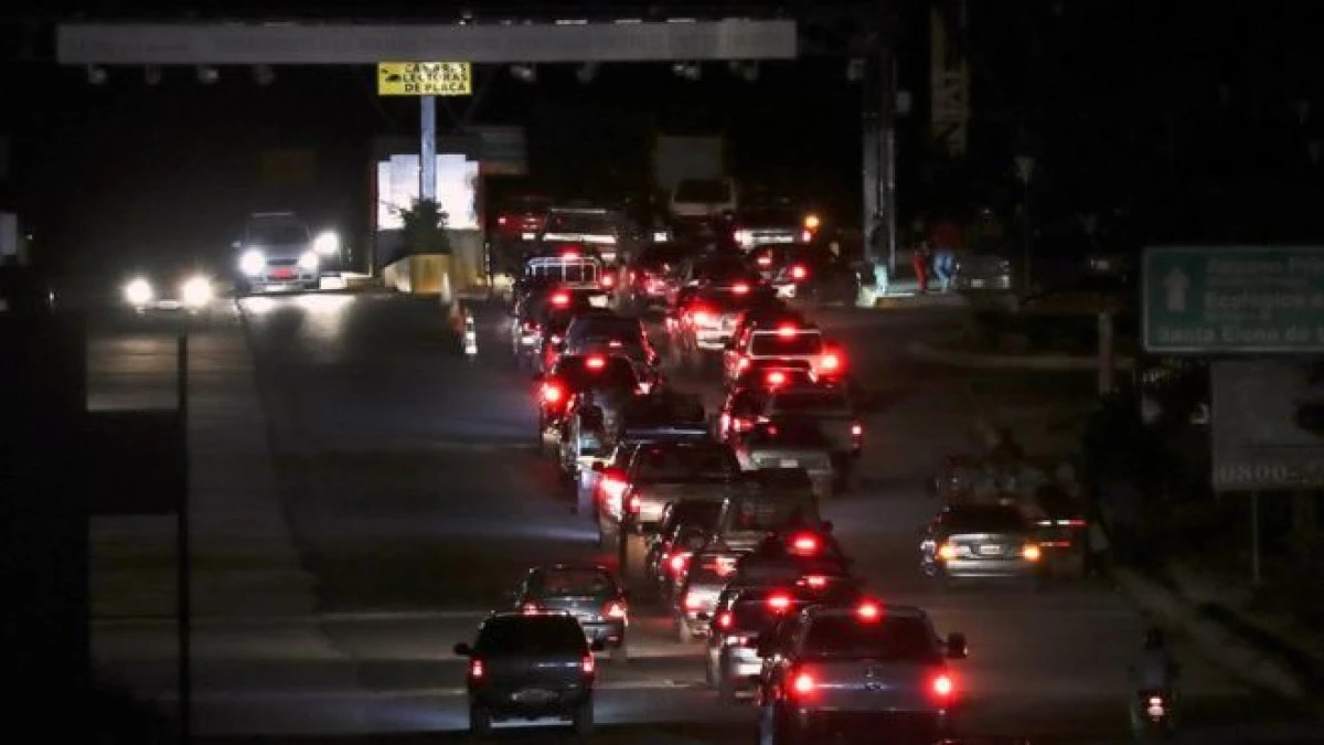 Criza din Venezuela: Maduro închide granița cu Brazilia