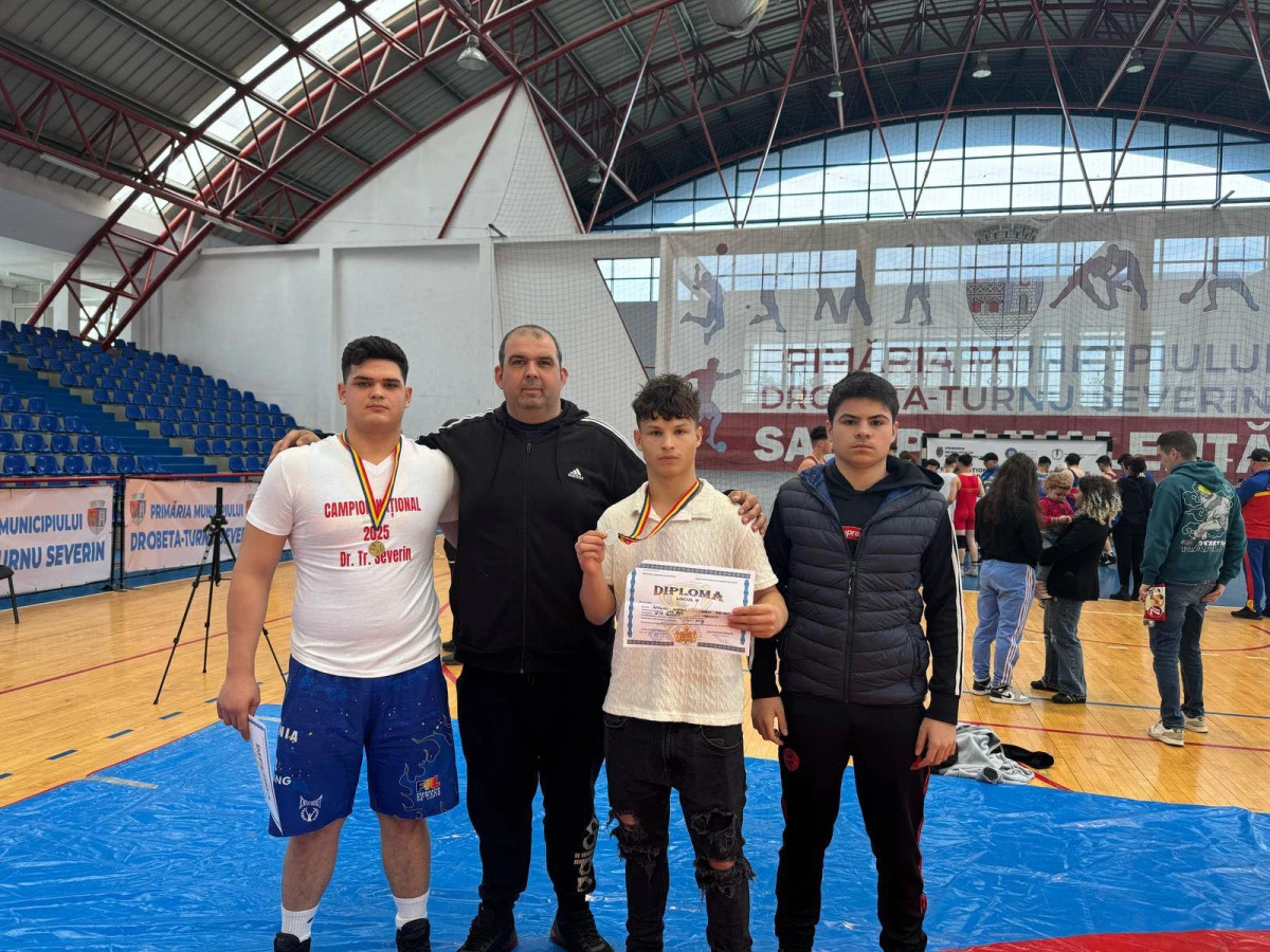 CSȘ Gloria Arad are doi medaliați naționali școlari la lupte, un campion și un vicecampion!