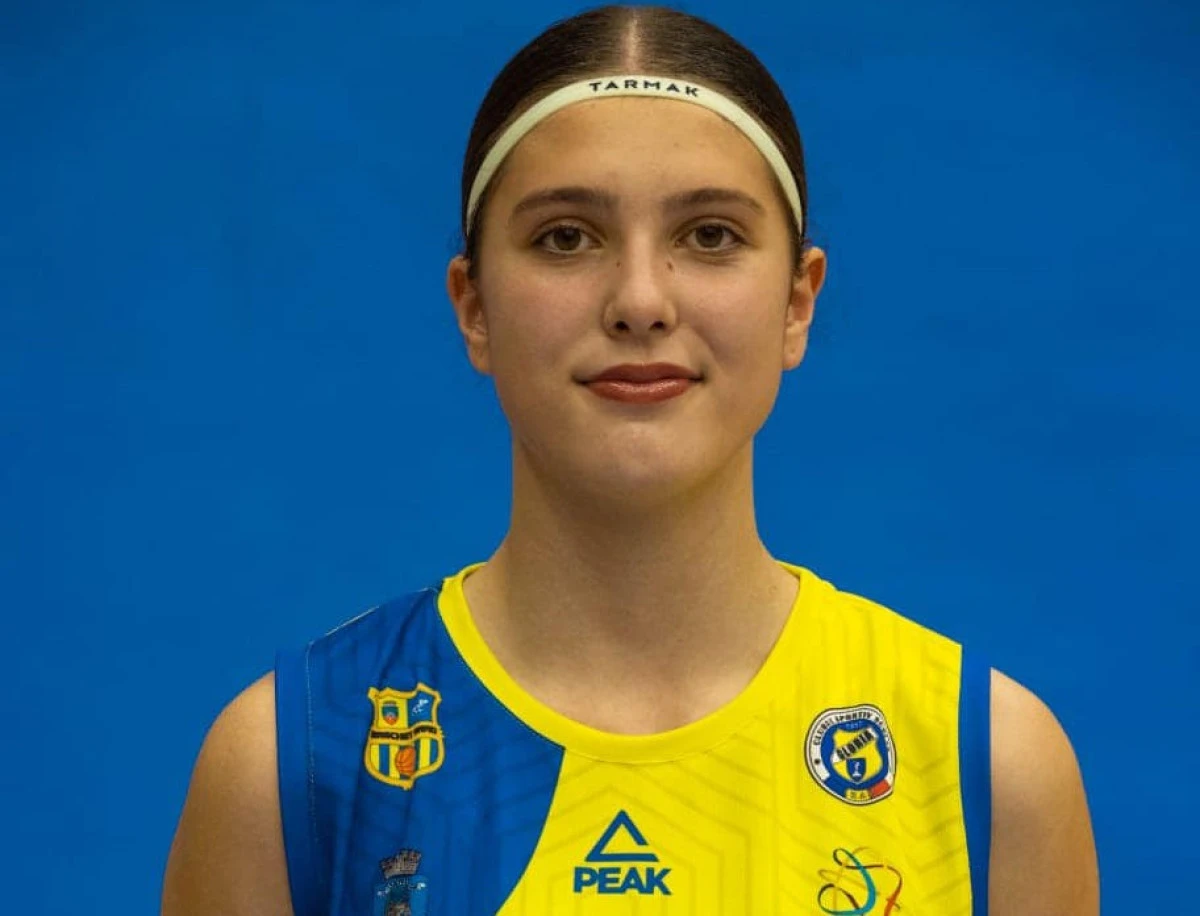 CSȘ Gloria Arad mai dă o baschetbalistă sub „tricolor”, Antonia Tat