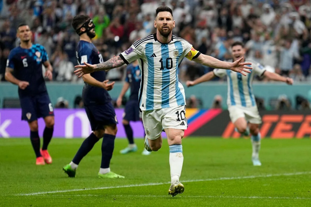 Cu un Messi sclipitor, Argentina s-a calificat în finala Cupei Mondiale din Qatar!