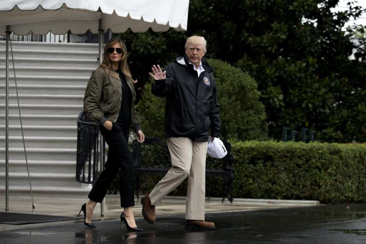 Cui s-a adresat Melania Trump purtând haina cu „Nu îmi pasă”