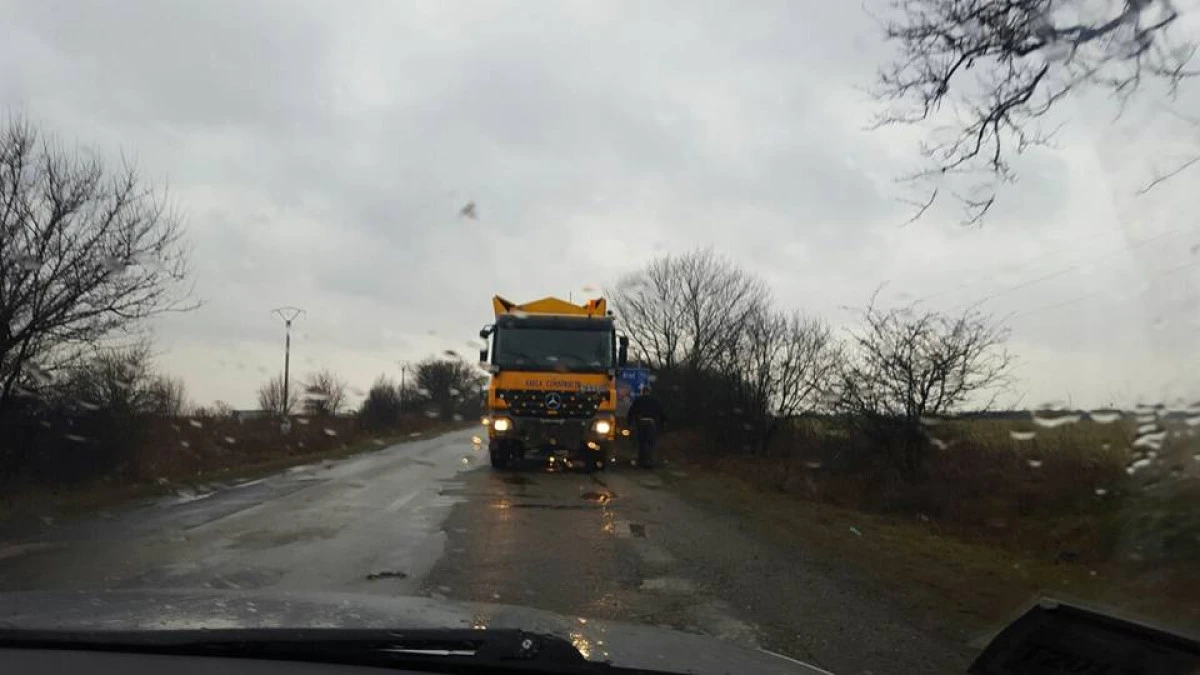 Culmea! Meciul UTA-ei de la Şiria „împinge” CJA să asfalteze pe ploaie