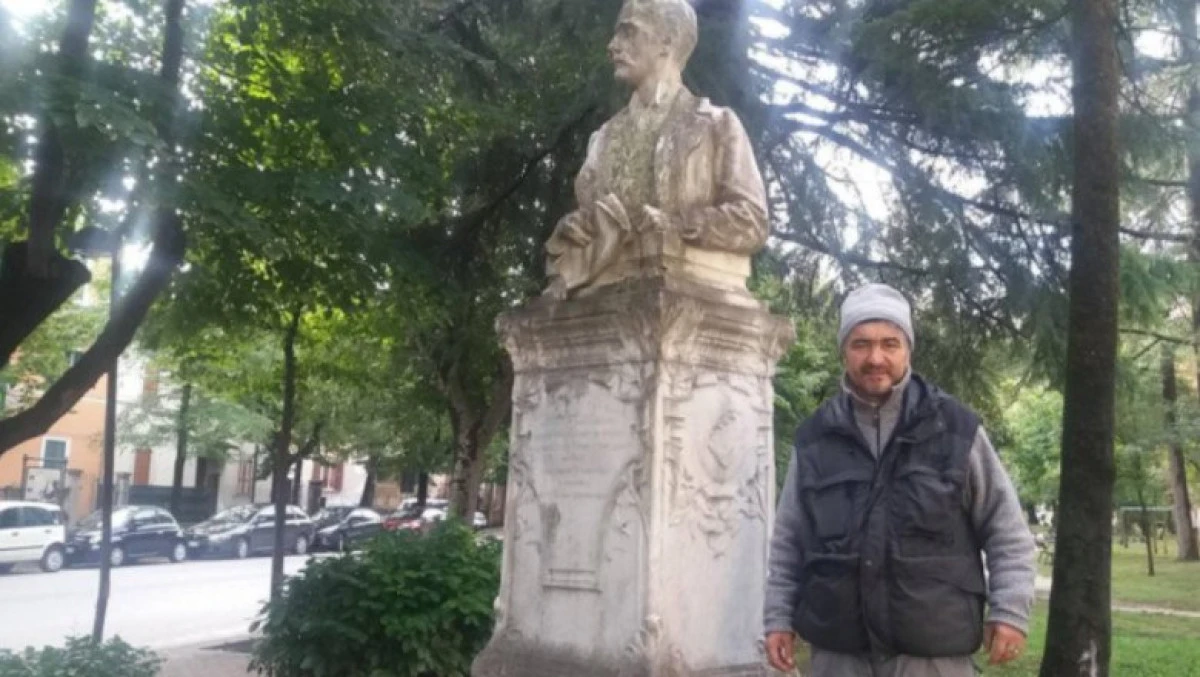 Cum a devenit un om al străzii român erou într-un oraș din Italia